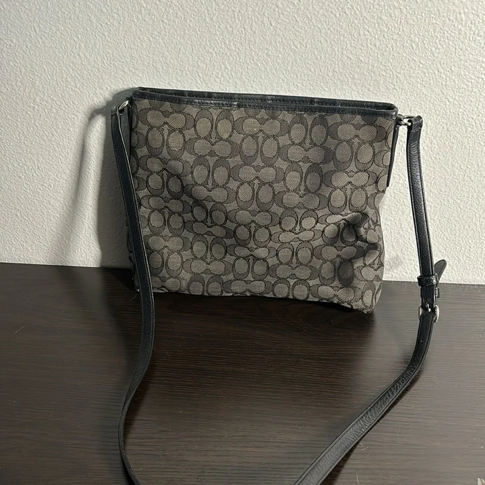 Purse - Picture 2 of 4